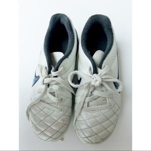 Nike Size 11 Cleats Soccer Shoes
